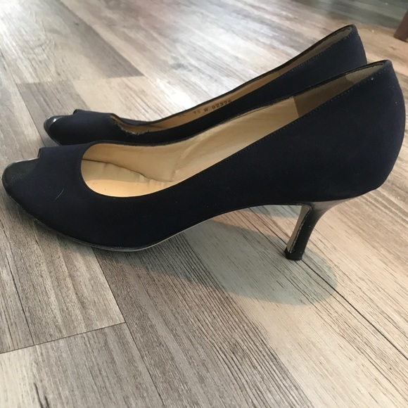 Bruno Magli navy shoes. - Picture 1 of 7